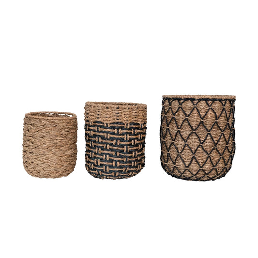 MEDIUM WOVEN WICKER BASKET